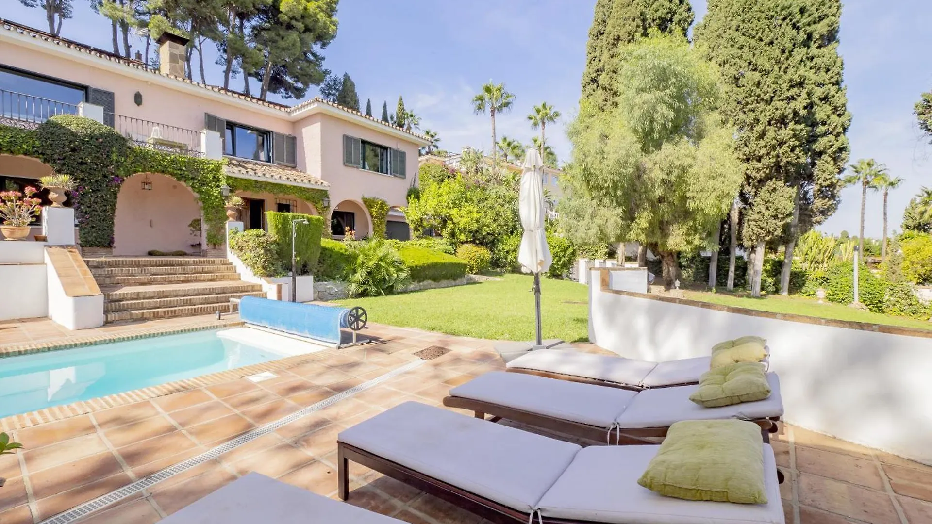 Cubo'S Villa Las Capuchinas & Cave House Torremolinos 0*,