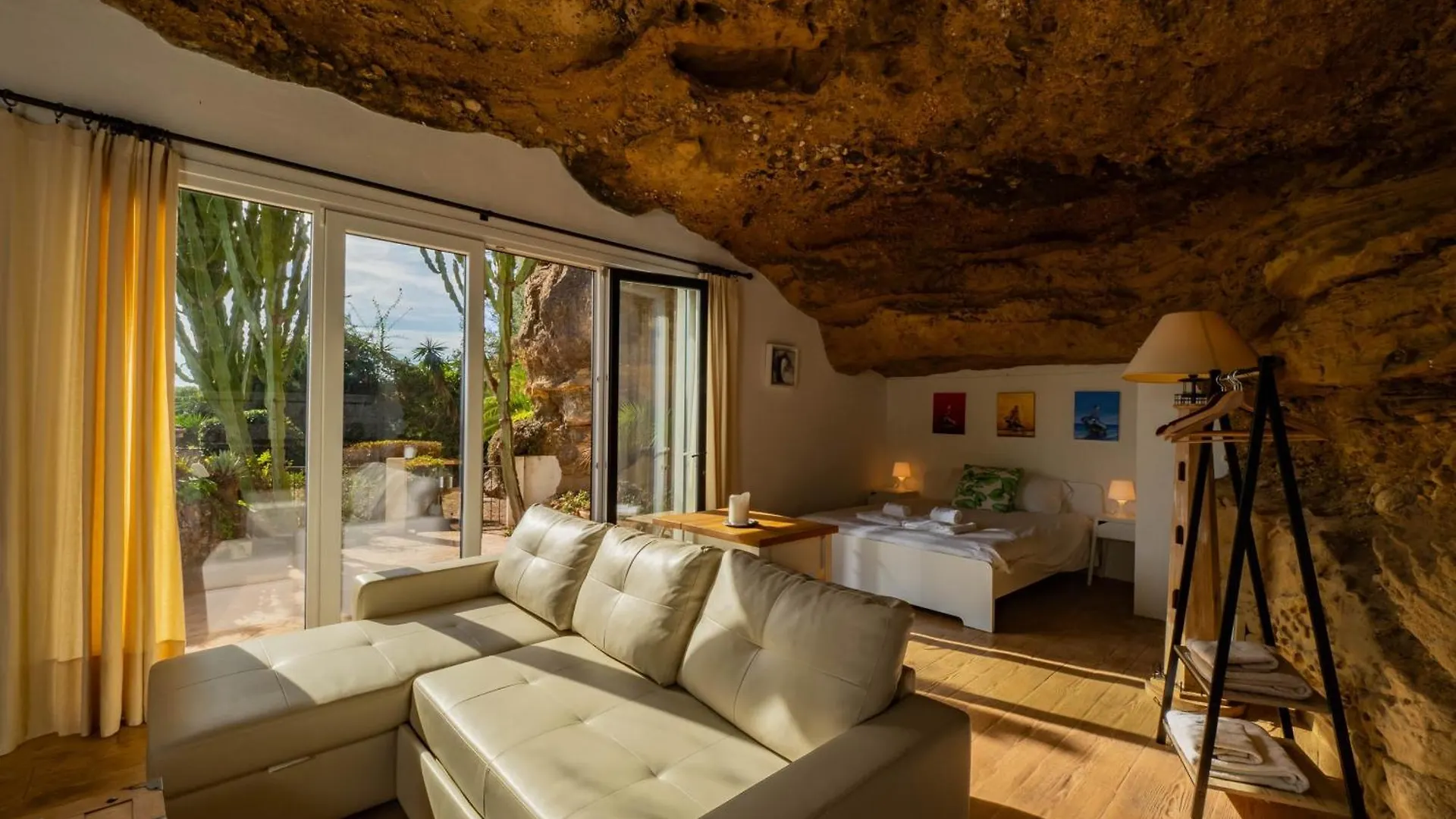 Cubo'S Villa Las Capuchinas & Cave House Torremolinos 0*,